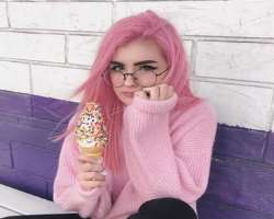 Kelly is fond of ice-creams.